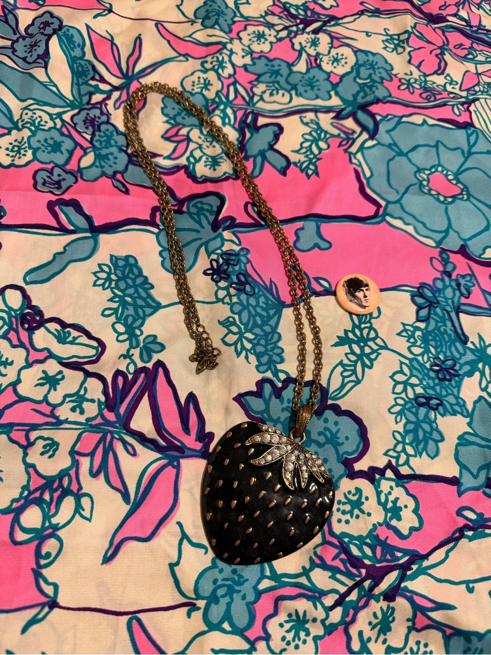 True Vintage 70s Black Strawberry Pendant Necklace Novelty Rhinestone Goldtone